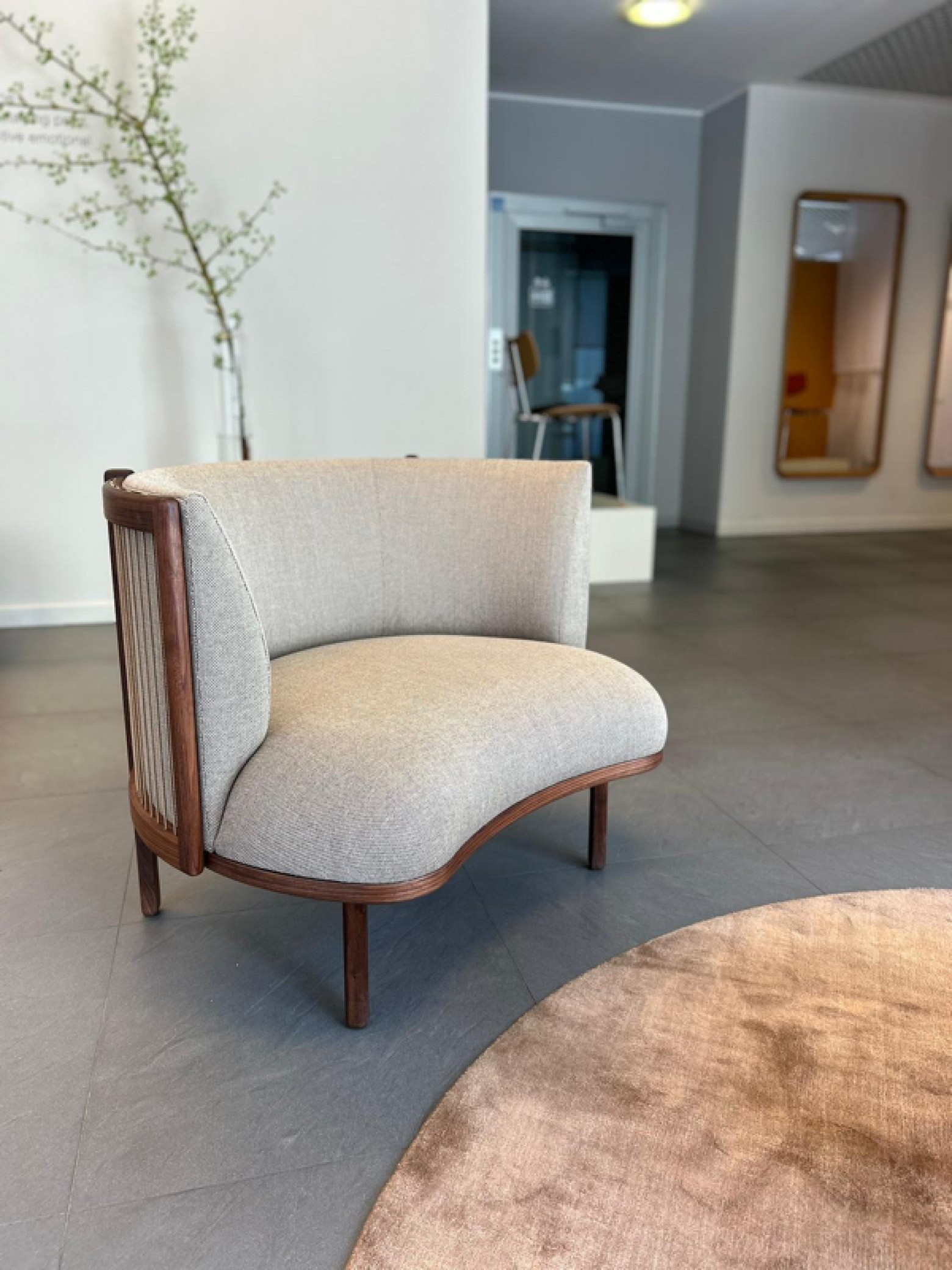 Nouveau: Sideways lounge chair - Carl Hansen & Son  Victors Design Agency