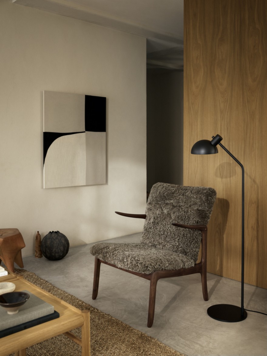 MO320 floor lamp en Beak Chair, Ole Wanscher 