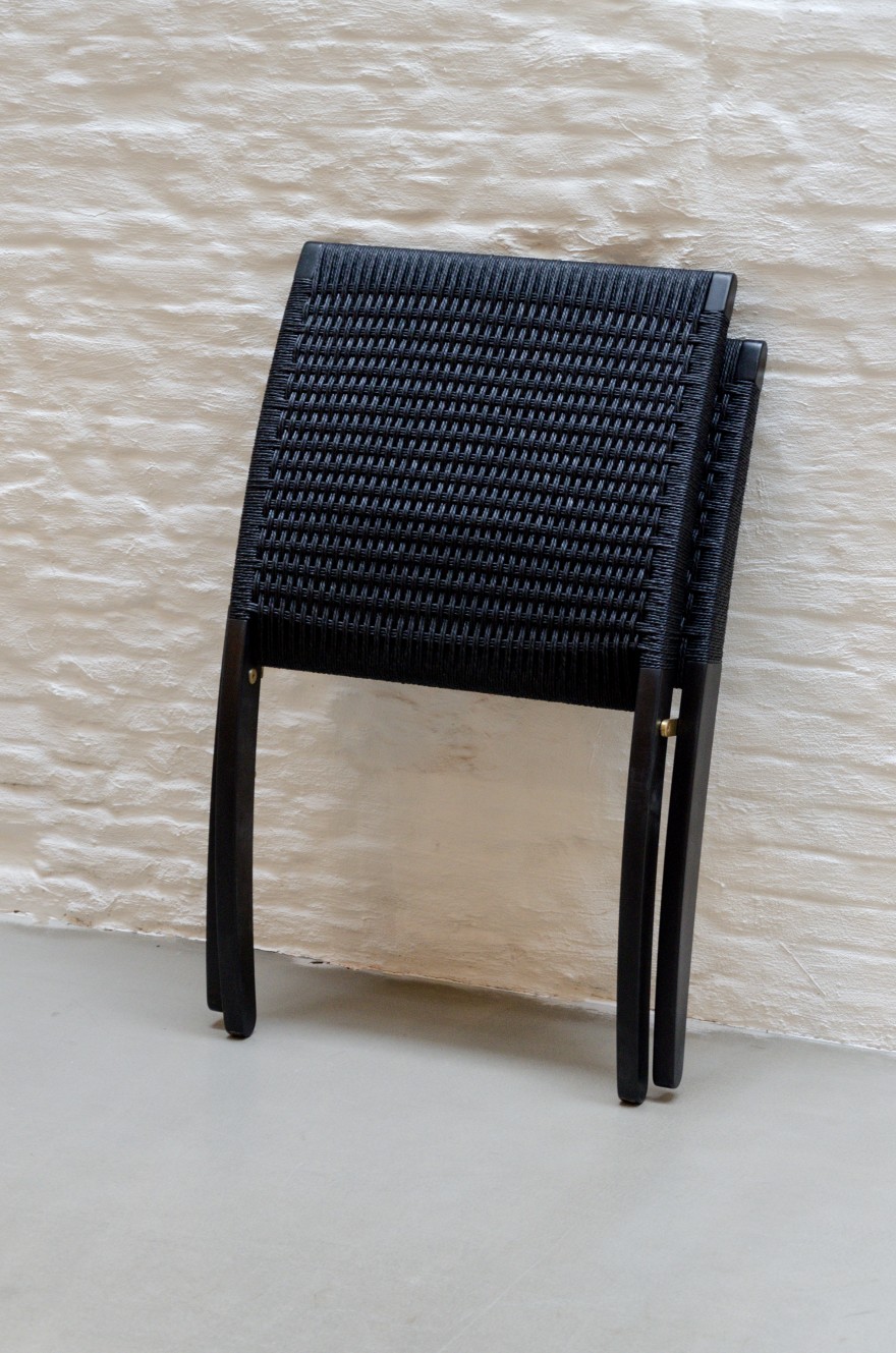 Handig plooibare CUBA Chair, een  creatie van Arch. Morten Gottler uit 1997